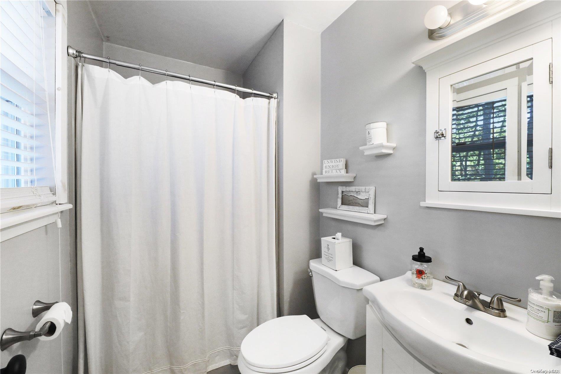 18 Diane Drive, Manorville, New York image 16