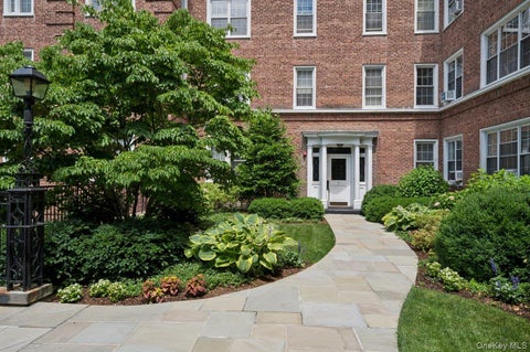 Homes For Sale - 7 Midland Gardens #1M<br/> Bronxville, NY 10708