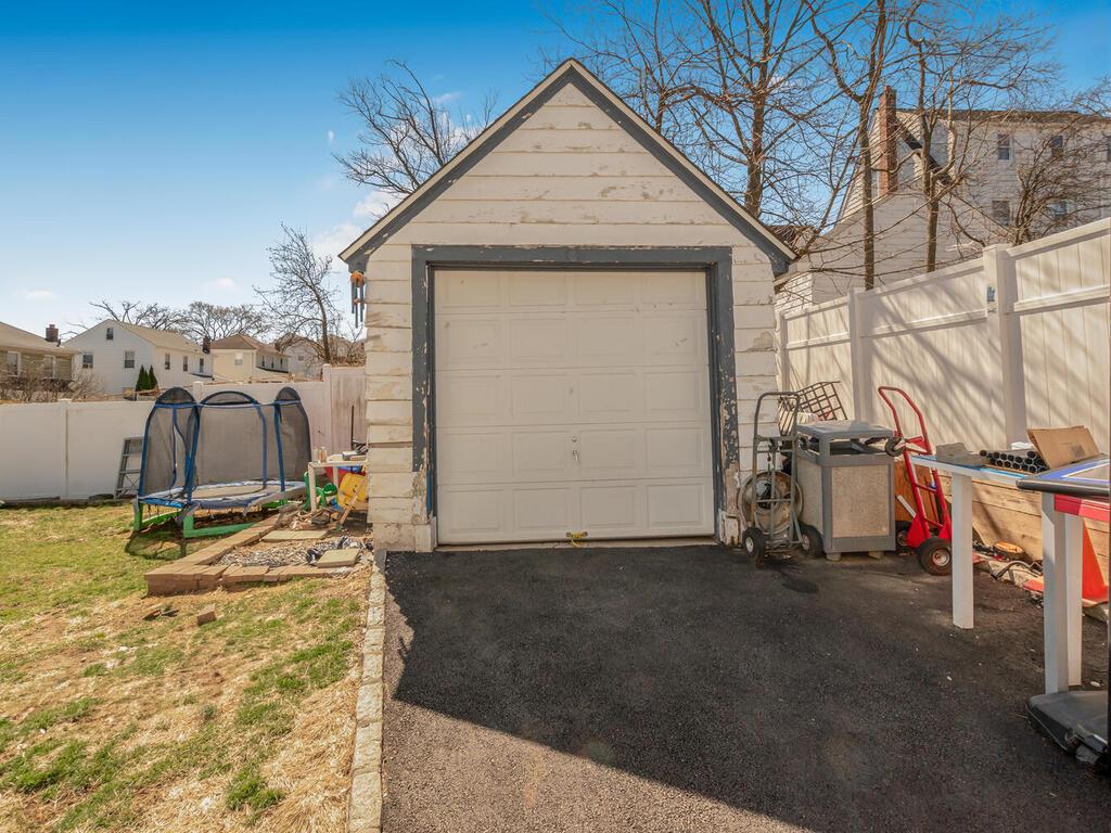 34 Kinross Place, Yonkers, New York image 17