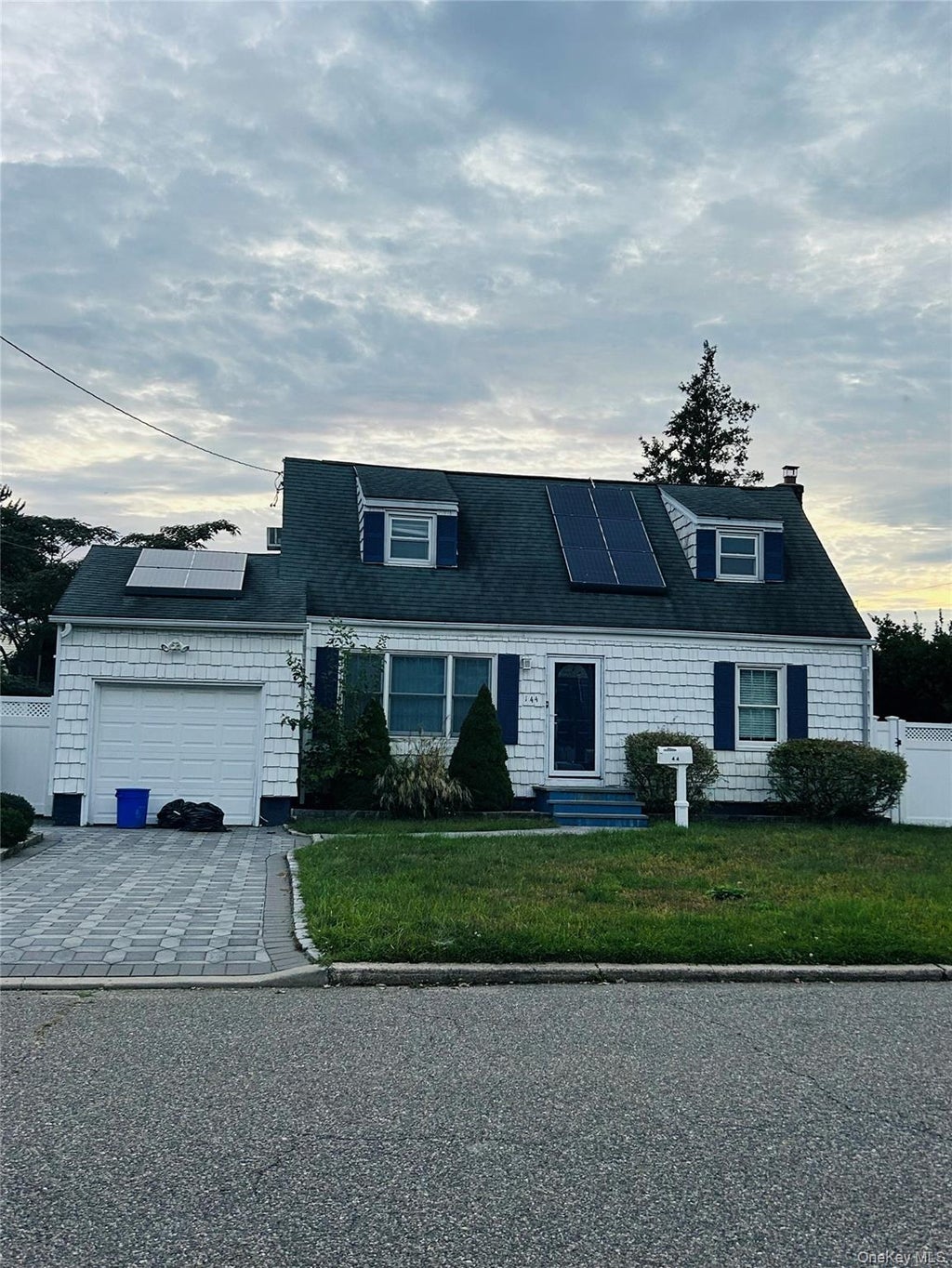 Photo of 144 W 19th Street, Deer Park, NY 11729 (MLS # 1057839)