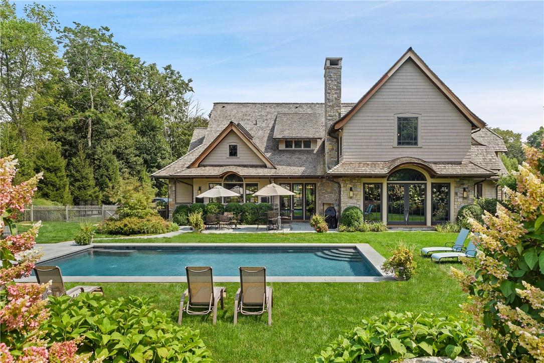 W Patent Road, Bedford Hills, New York - 5 Bedrooms  
5.5 Bathrooms  
12 Rooms - 