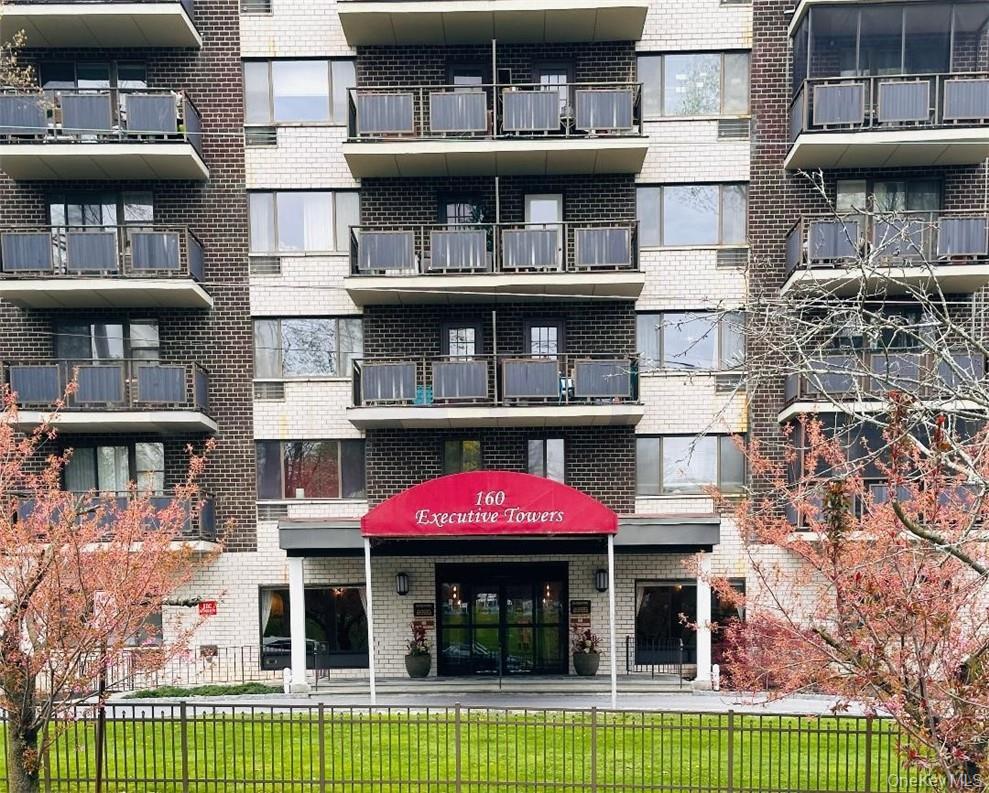 Photo of 160 Academy Street St #2J, Poughkeepsie, NY 12601 (MLS # 1056802)