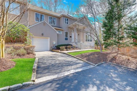 Photo of 26 Stone Gate Court, Smithtown, NY 11787 (MLS # 984501)