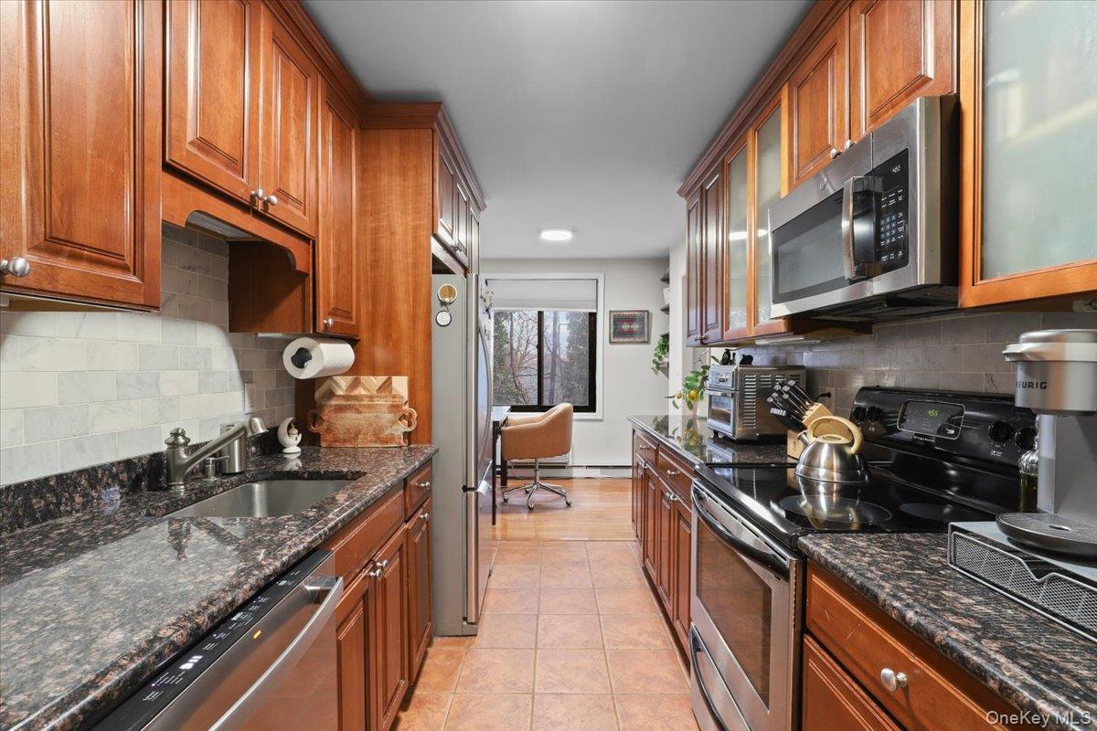 130 Colonial Parkway 1F