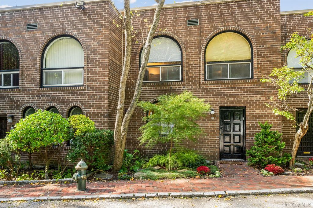 Photo of 4475 Douglas Ave, Bronx, NY 10471 (MLS # 944441)