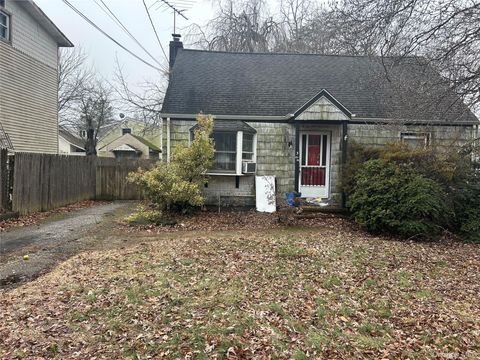 Homes For Sale - 309 Depot Road<br/> Huntington Station, NY 11746