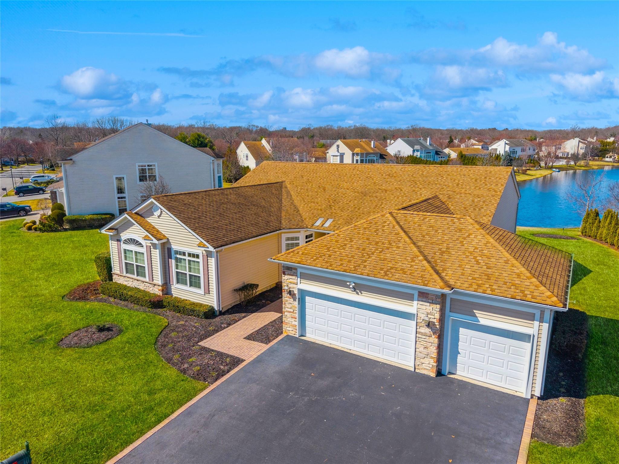 22 Hamlet Woods Drive, Saint James, New York image 2