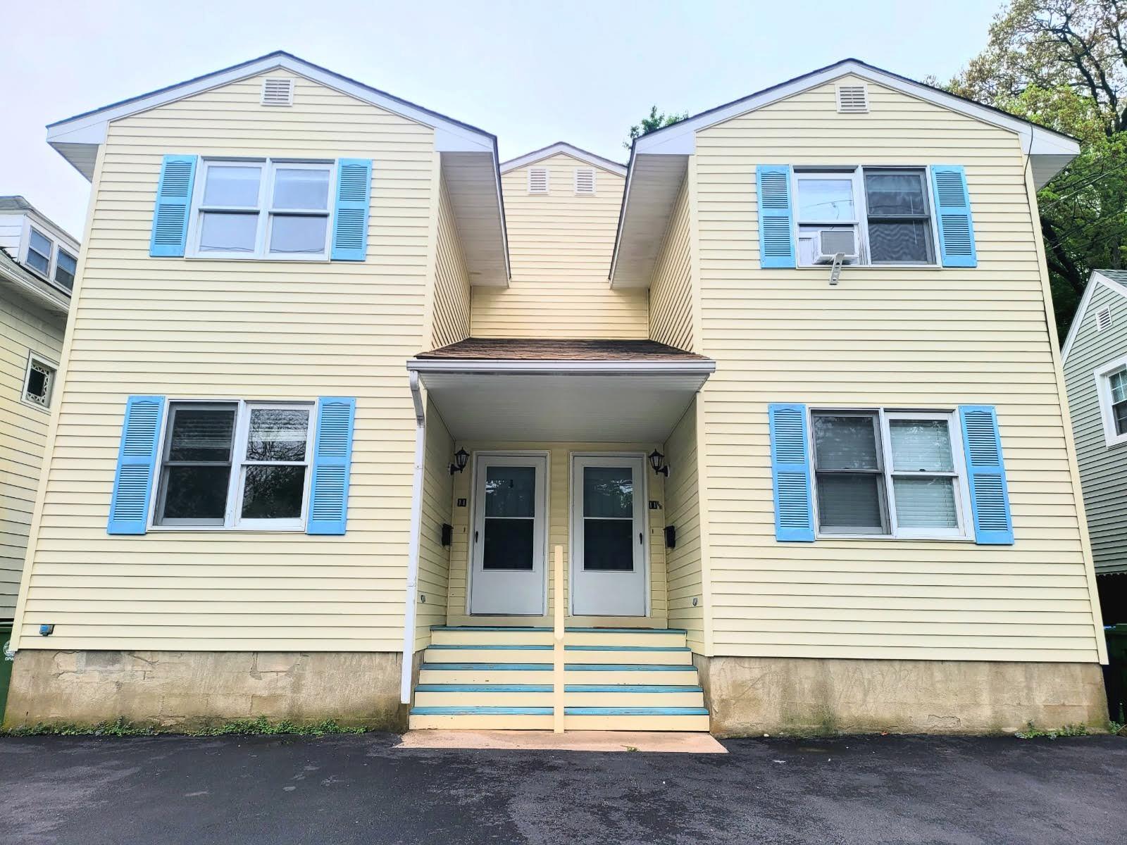 Maryland Avenue, Middletown, New York - 3 Bedrooms  
2 Bathrooms  
6 Rooms - 