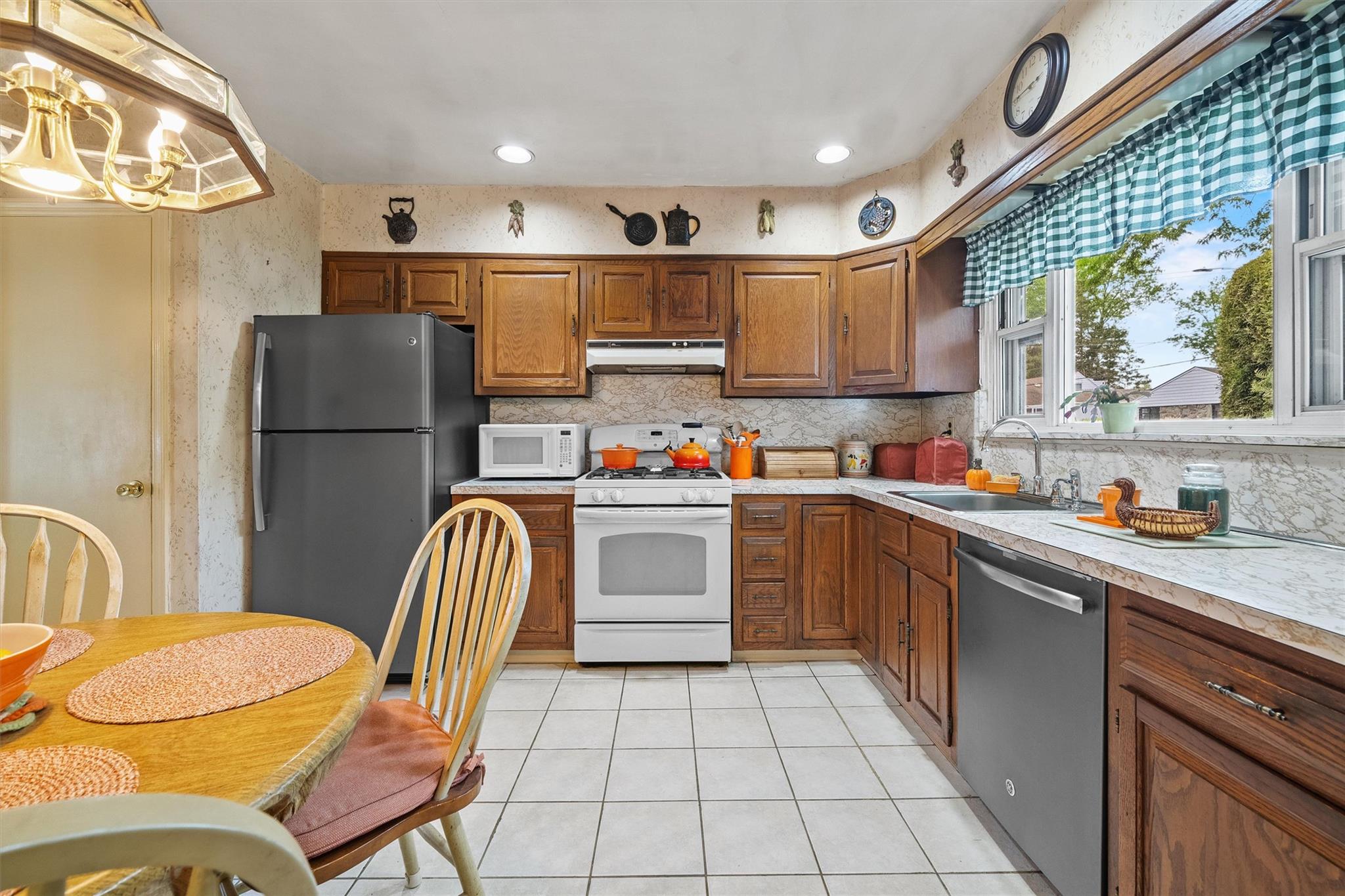216 Colonial Parkway, Yonkers, New York image 11