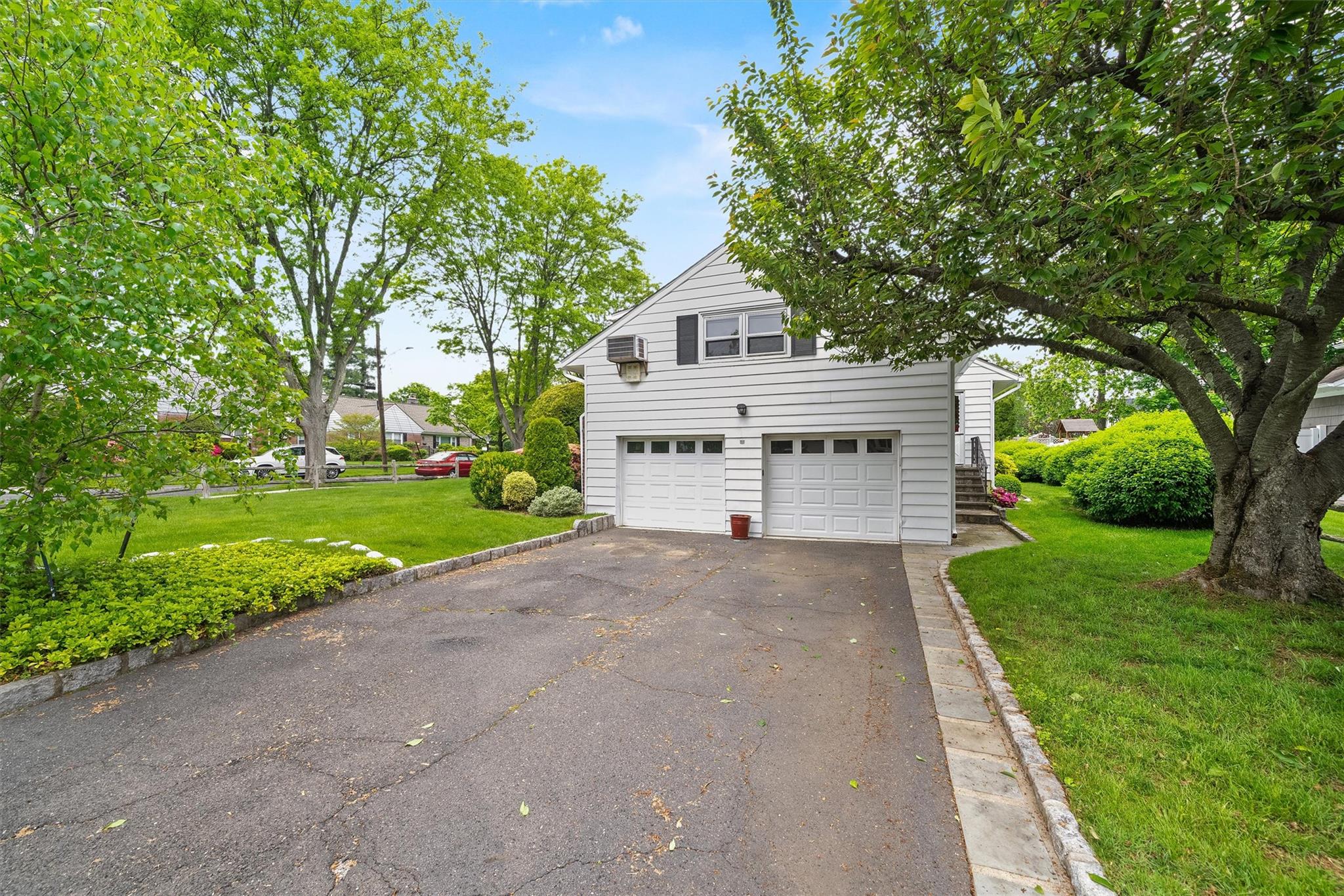 216 Colonial Parkway, Yonkers, New York image 31