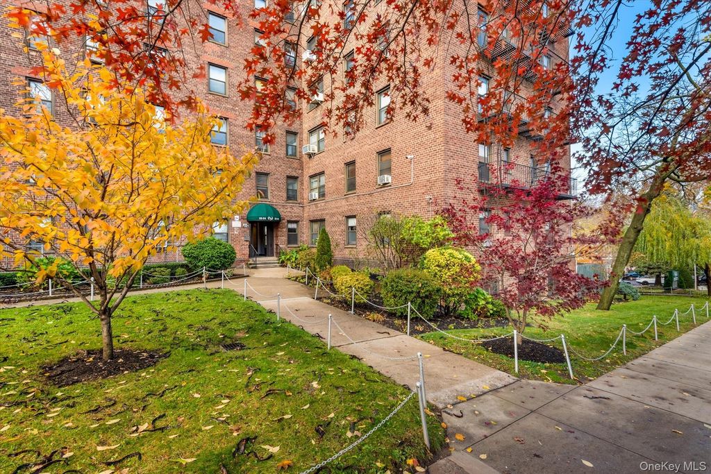 Photo of 52-24 65 Place #3K, Maspeth, NY 11378 (MLS # 952629)
