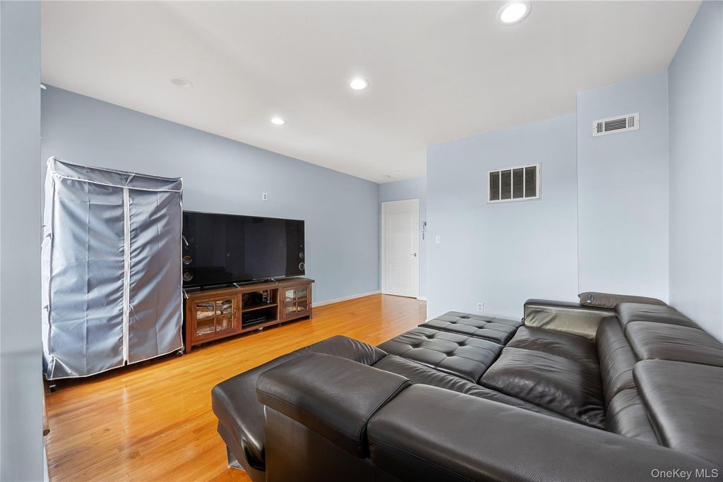 Photo of 2881 Cropsey Avenue #3A, Brooklyn, NY 11214 (MLS # 921725)