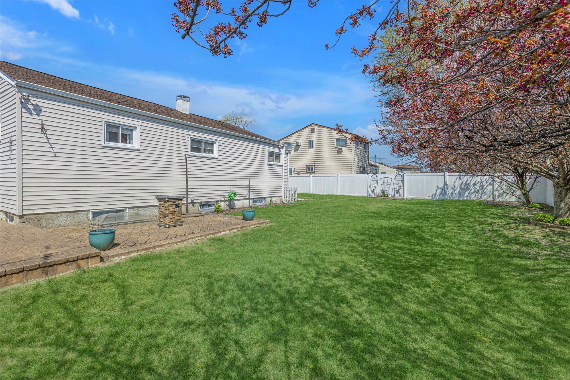 1011 Carll Drive, Bay Shore, New York image 21