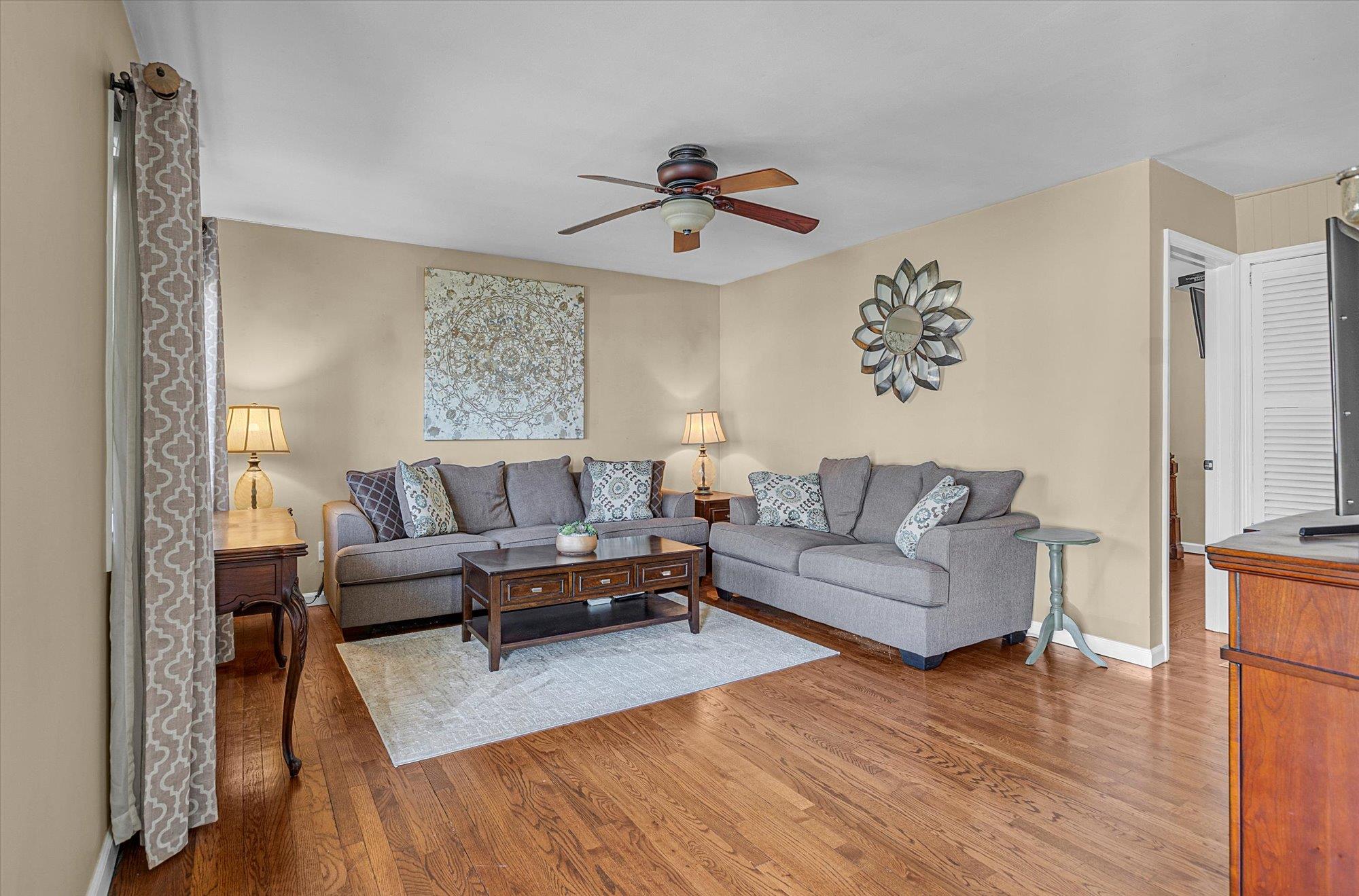 1011 Carll Drive, Bay Shore, New York image 5