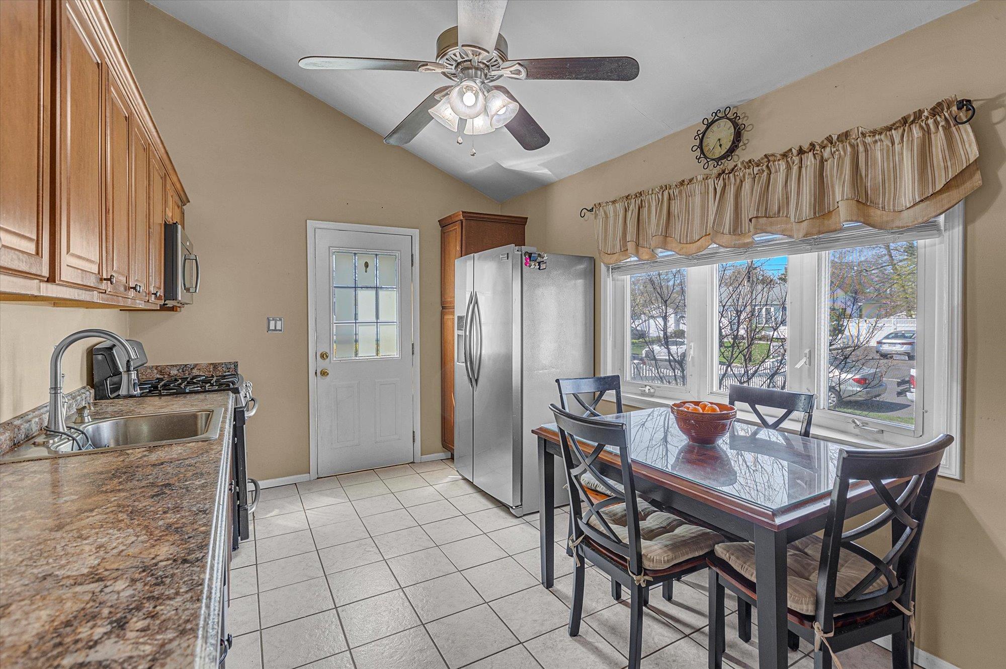 1011 Carll Drive, Bay Shore, New York image 8