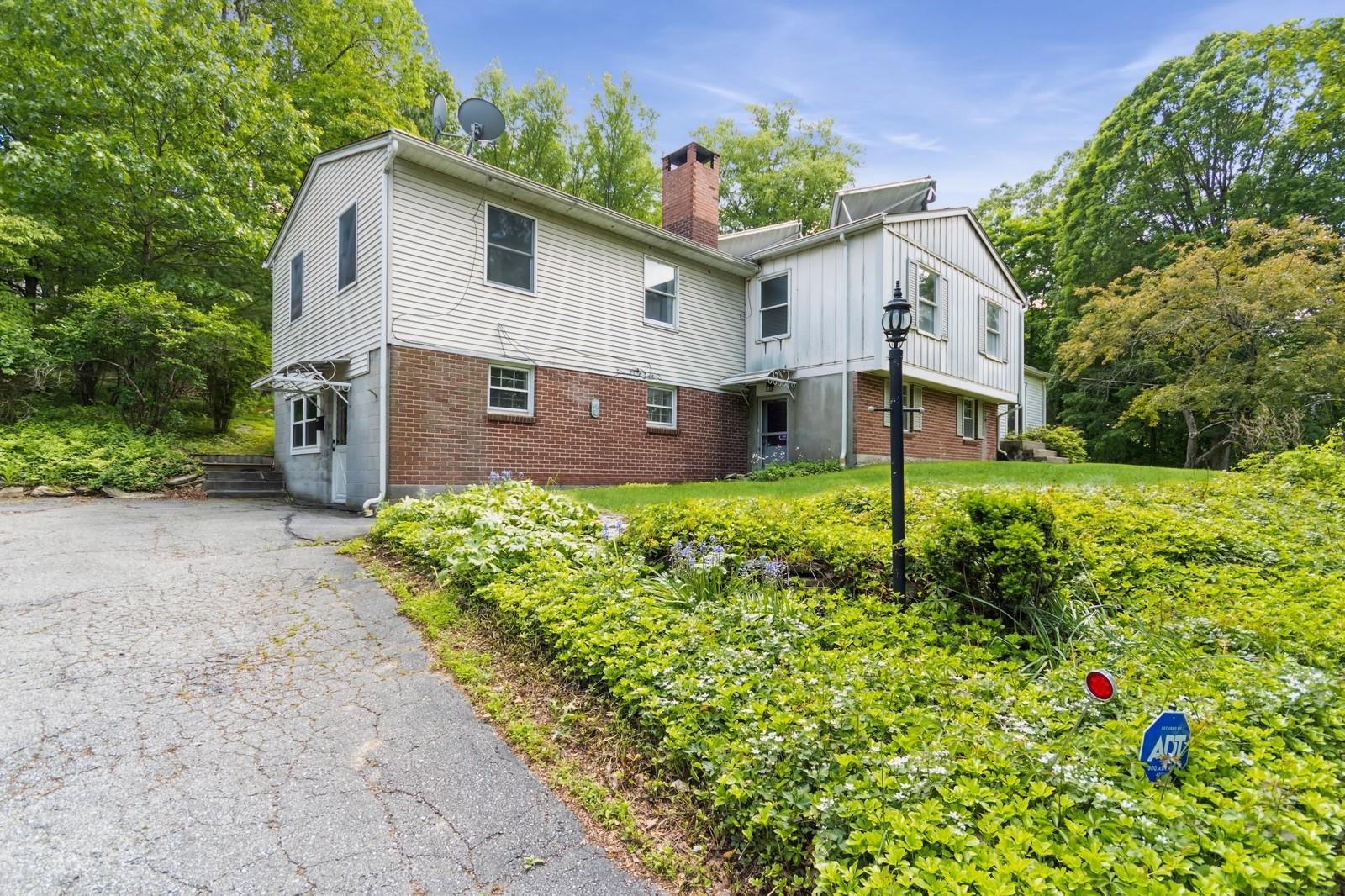 Carmel, New York 10512, United States, 5 Bedrooms Bedrooms, ,4 BathroomsBathrooms,Residential,Active,147794