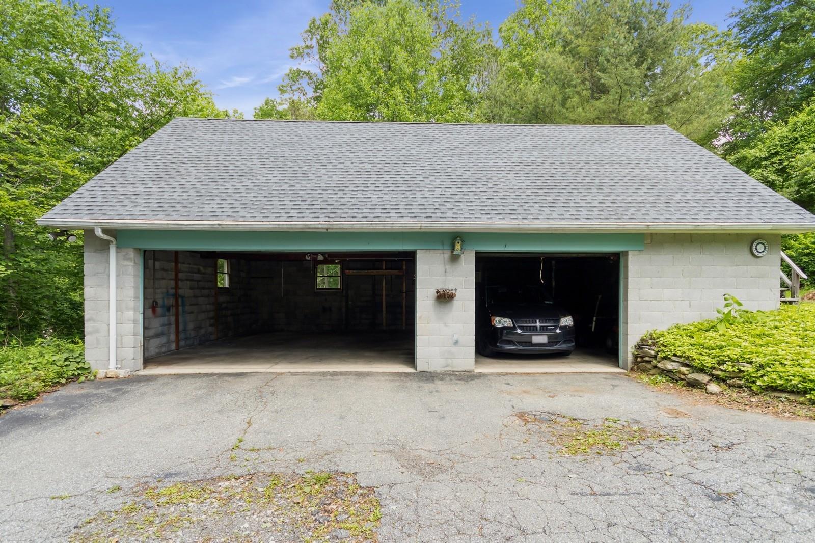 Carmel, New York 10512, United States, 5 Bedrooms Bedrooms, ,4 BathroomsBathrooms,Residential,Active,147794