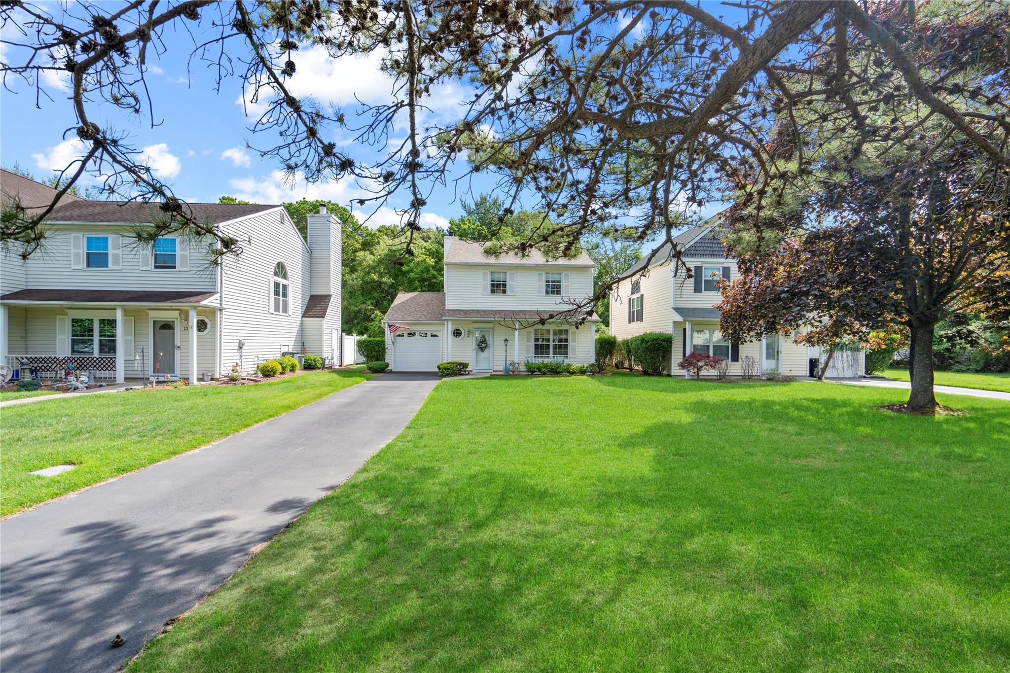 12 Woodchuck Trail, Coram, New York image 30