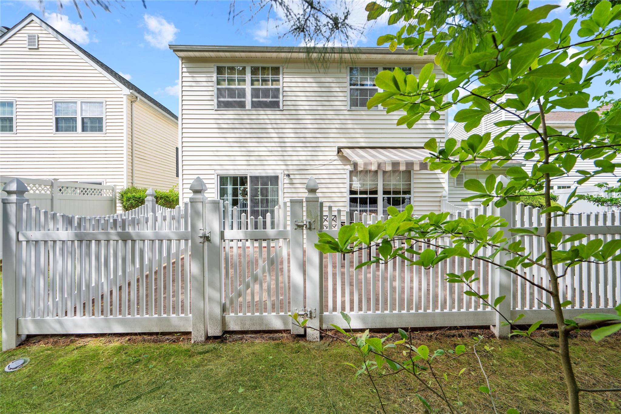 12 Woodchuck Trail, Coram, New York image 2