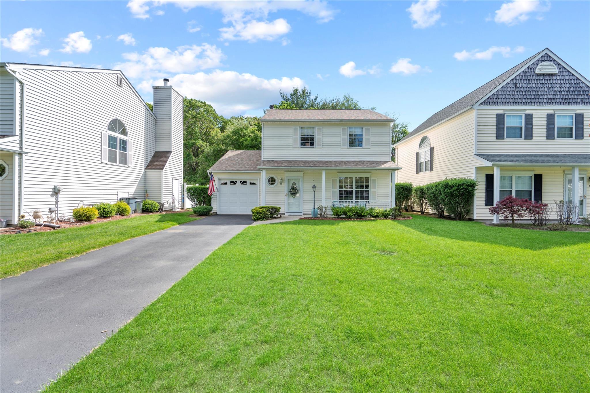 12 Woodchuck Trail, Coram, New York image 32