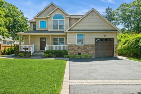 413 Robyn Place East Meadow NY 11554