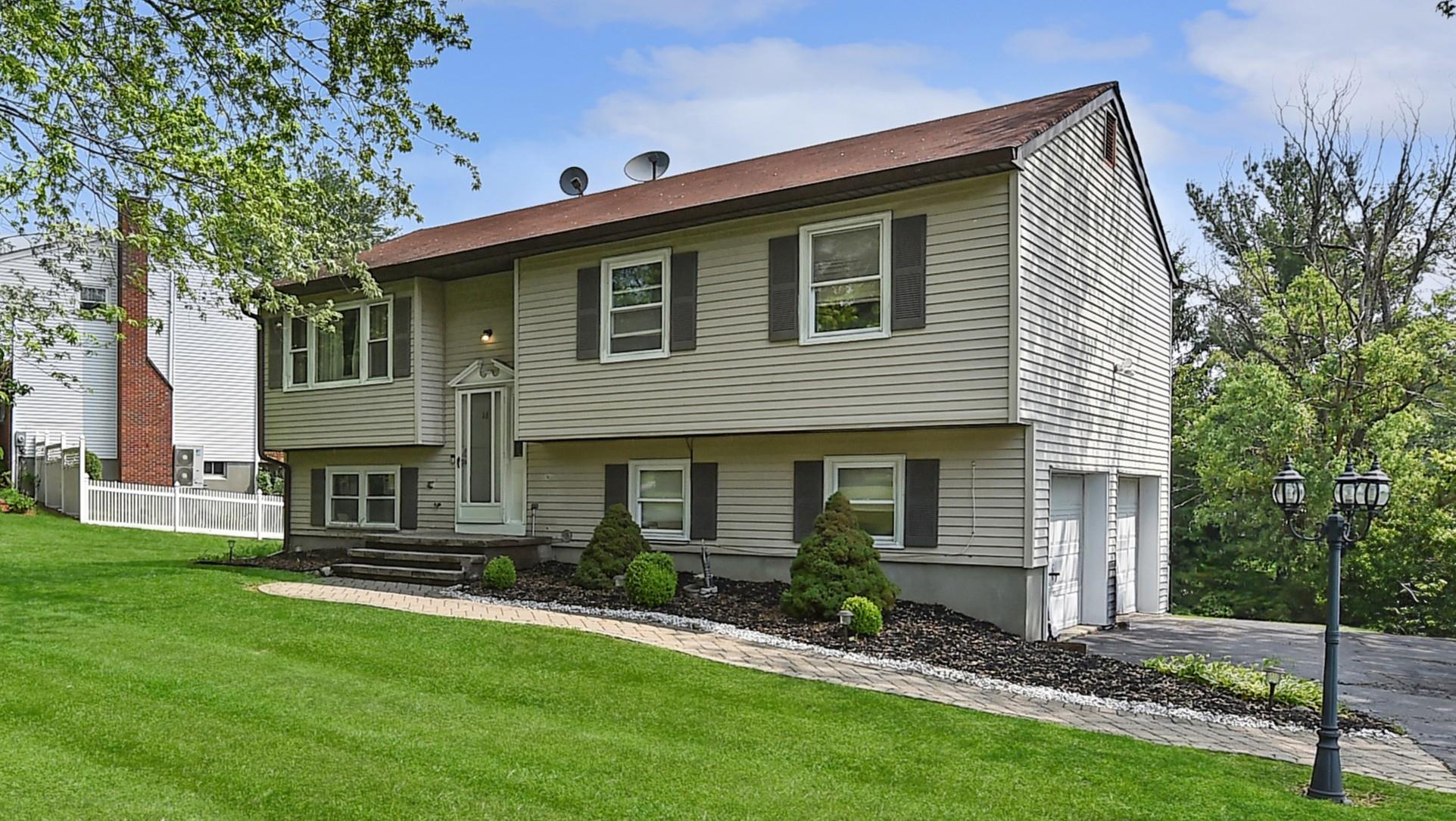 16 Beth Drive, Middletown, New York image 1