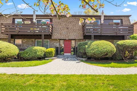 Condo For Sale - 19 New Holland Village<br/> Nanuet, NY 10954