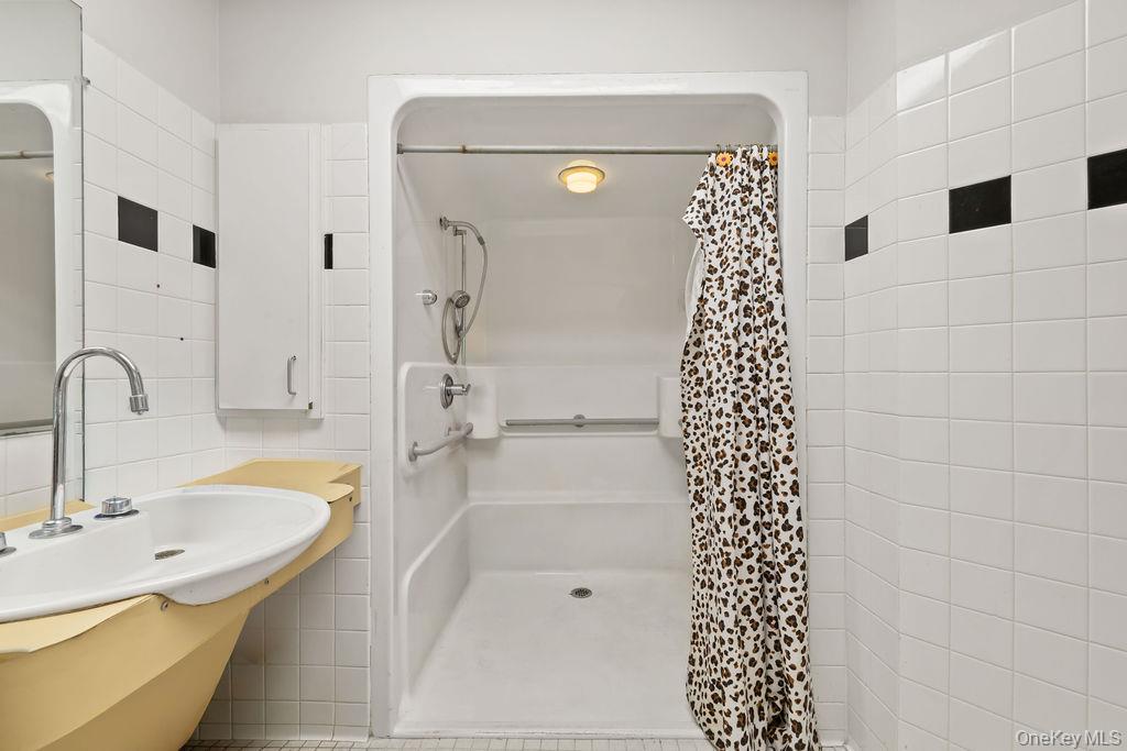 19 New Holland Village
