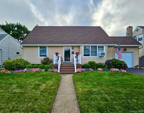 286 Pacific Street Massapequa Park NY 11762