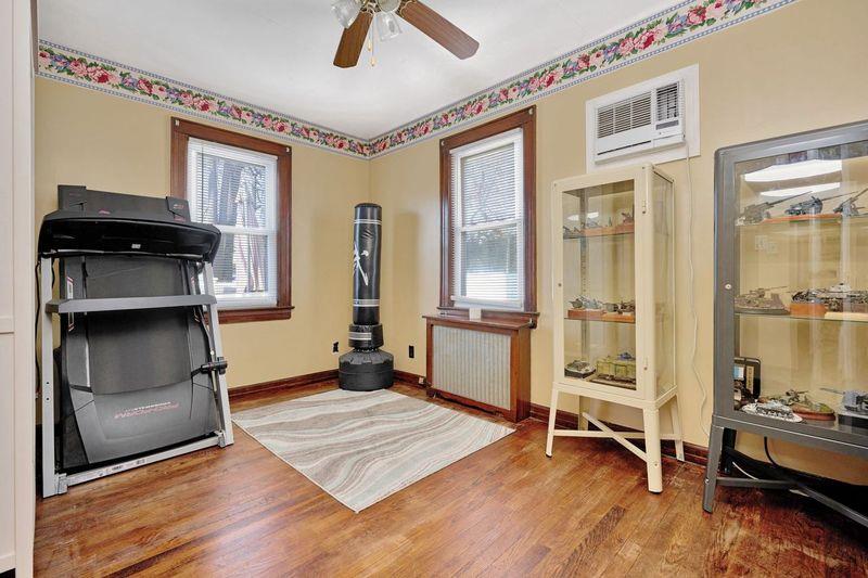 33 Hanover Place, Merrick, New York image 6