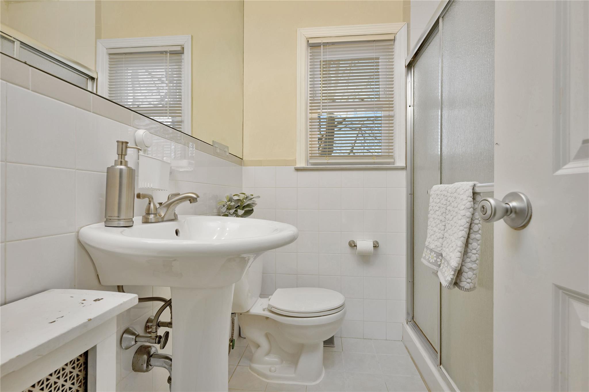 33 Hanover Place, Merrick, New York image 7