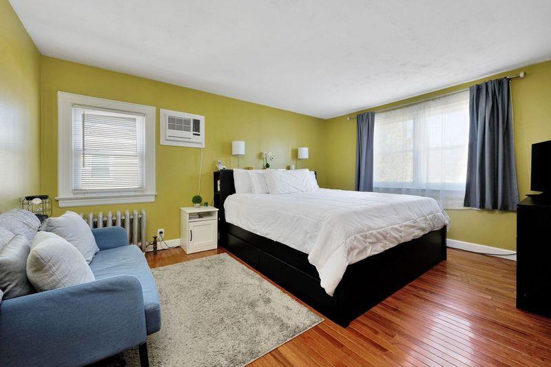 33 Hanover Place, Merrick, New York image 13