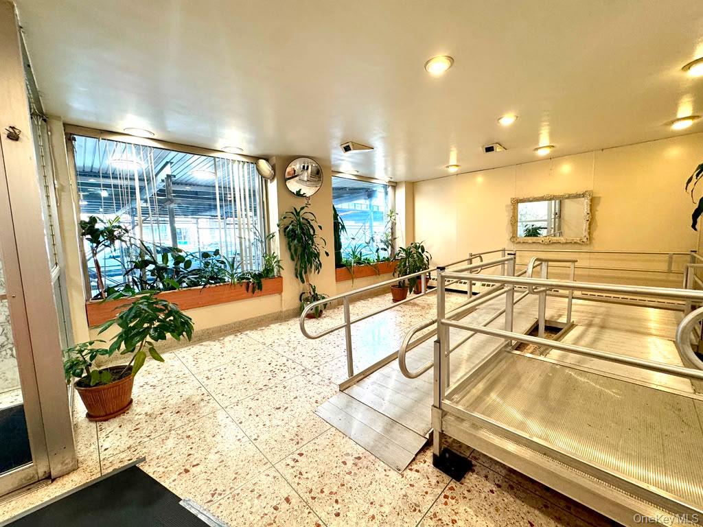 8900 170th Street 7D - Photo 4