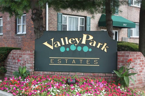 Apartment For Rent - 955 Fenwood Drive Dr #2<br/> Nassau County, Valley Stream, NY 11580