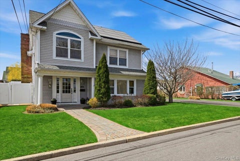 Homes For Sale - 114 Araca Road<br/> Suffolk County, Babylon, NY 11702