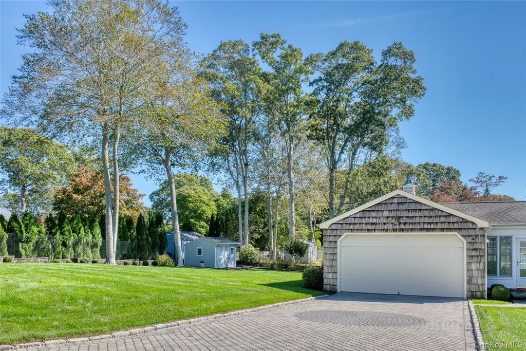 Photo of 750 Mayflower Road, Mattituck, NY 11952 (MLS # 922031)