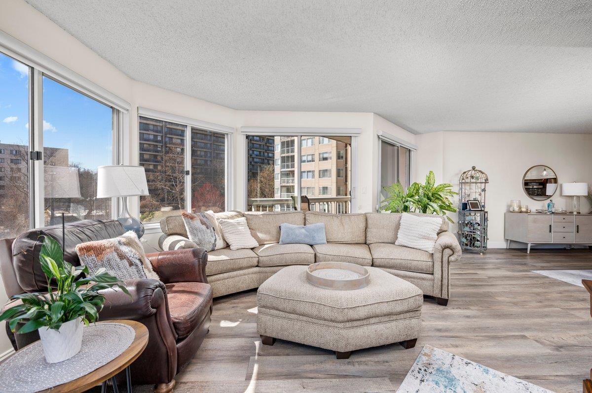 10 Stewart Place #4GE, White Plains, New York image 1