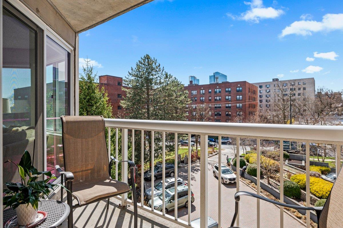 10 Stewart Place #4GE, White Plains, New York image 2