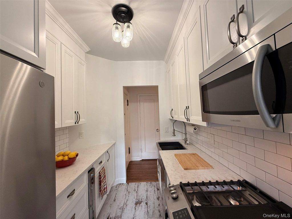 Photo of 143 Garth Road #3L, Scarsdale, NY 10583 (MLS # 984122)