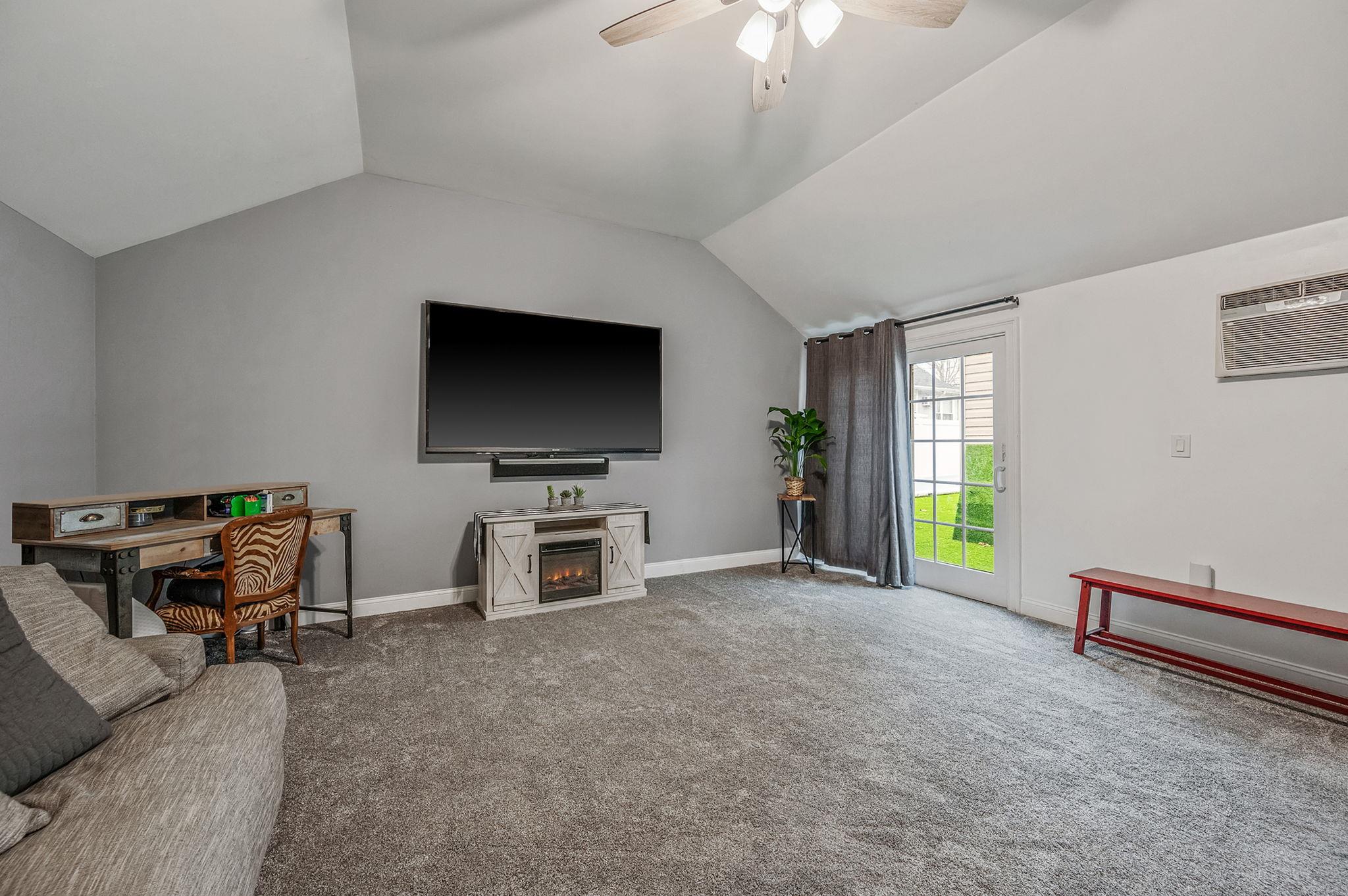 109 Muncy Avenue, West Babylon, New York image 26