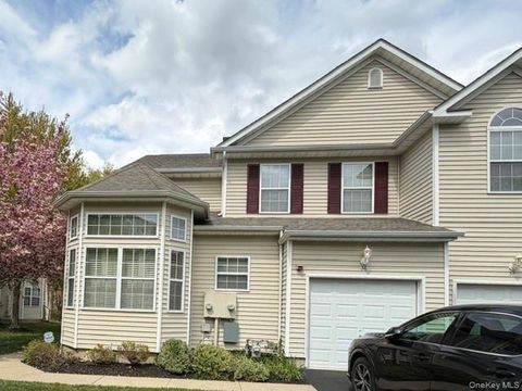 Condo For Sale - 36 Cranberry Circle<br/> Medford, NY 11763