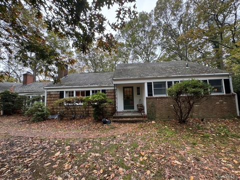 Photo of 8 Old Wood Road, Stony Brook, NY 11790 (MLS # 933190)