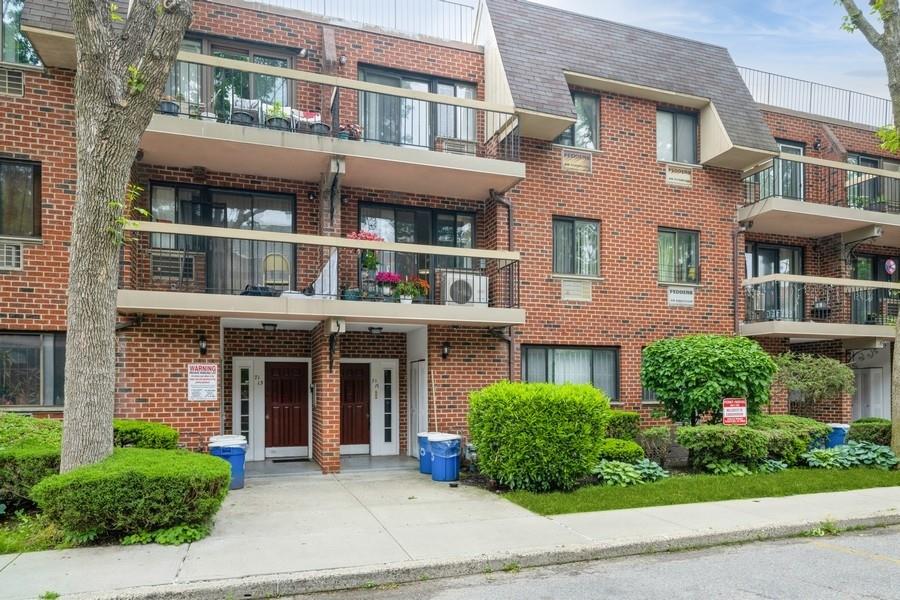 Property for Sale at Sutton Place 1st Floor, Fresh Meadows, Queens, NY - Bedrooms: 2 
Bathrooms: 2 
Rooms: 4  - $579,000