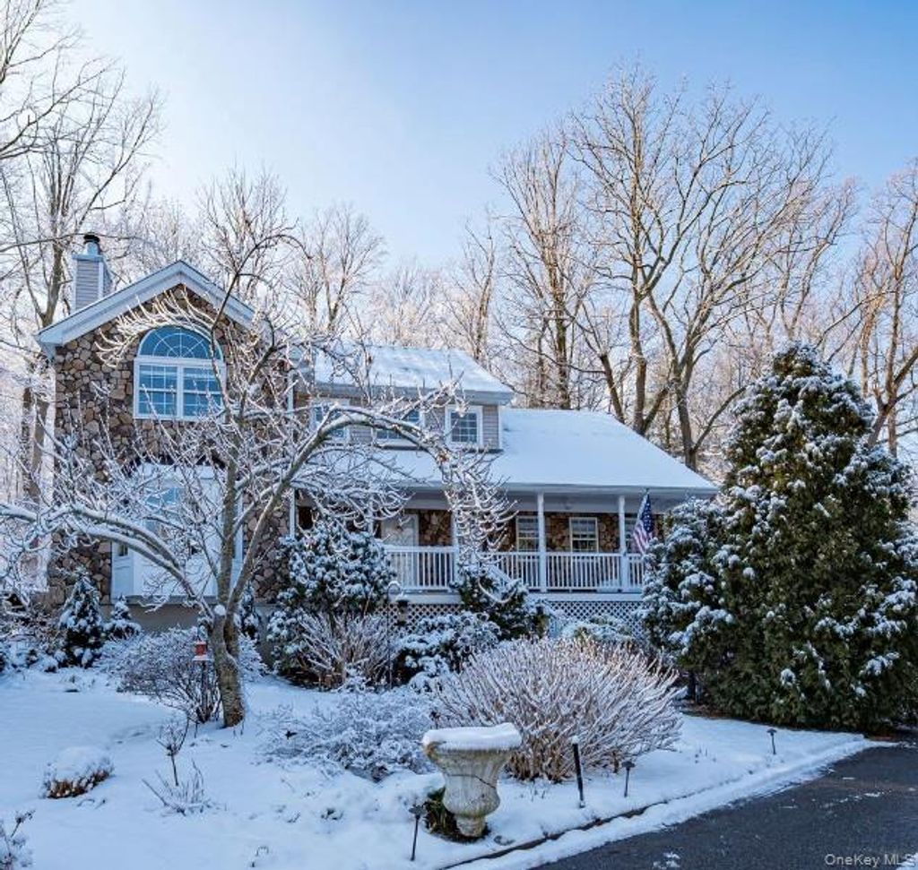 Photo of 6 Sandy Hollow Road, Centerport, NY 11721 (MLS # 955025)