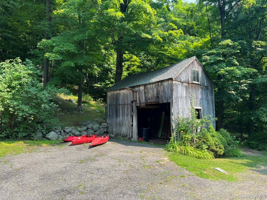 Photo of 635 Long Pond Road, Mahopac, NY 10541 (MLS # 984036)