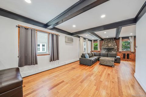 Photo of 17 Aberdeen Street, Malverne, NY 11565 (MLS # 879625)