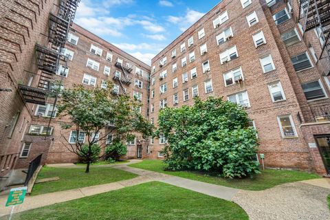 Photo of 35-40 75th Street #1B, Jackson Heights, NY 11372 (MLS # 964456)