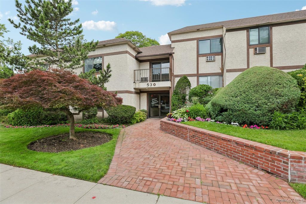 Photo of 530 Hudson Avenue, Cedarhurst, NY 11516 (MLS # 1018423)