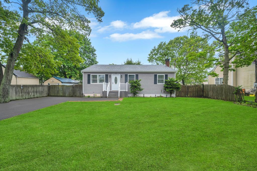 36 Flintlock Drive, Shirley, New York image 2