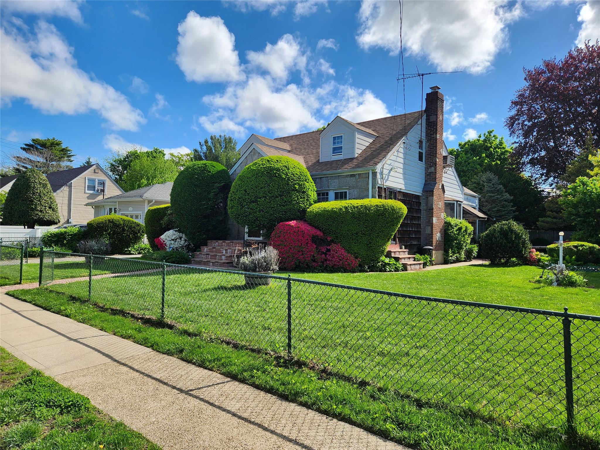 112 Rutland Road, Hempstead, New York image 1